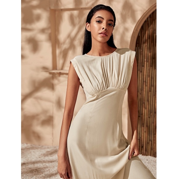Beige Maxi Flared Elegant Dress - Picture 5 of 7